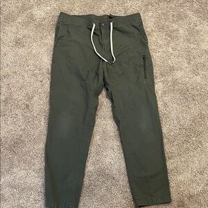 Vuori Men's Olive Pants with Drawstring